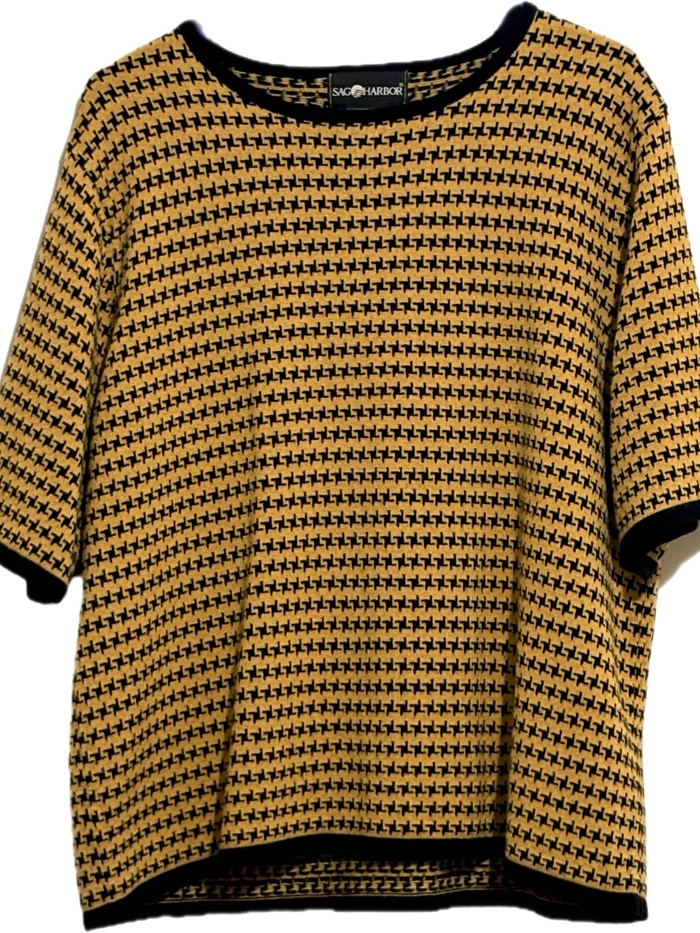 Sag Harbor Black and Yellow Short-Sleeve Geometric Crew Sweater